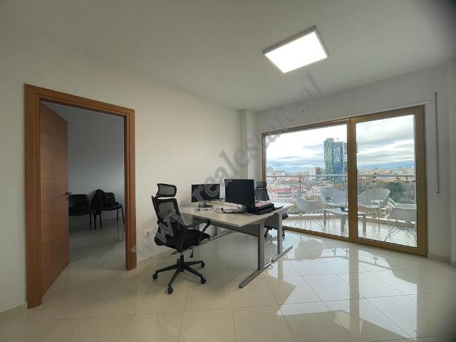 Office space for rent in Donika Kastrioti street, at Twin Towers in Tirana.&nbsp;
It offers a surfa